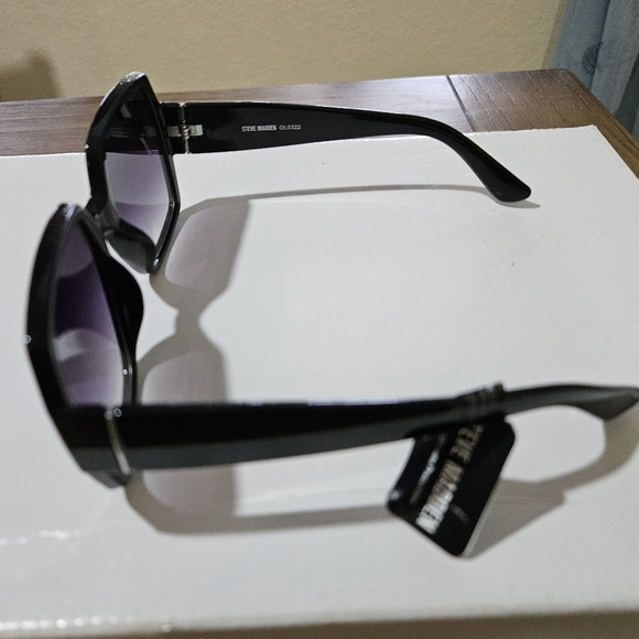 Steve Madden new sunglasses - Picture 3 of 3